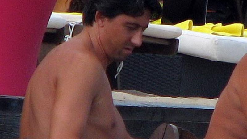 Даниел Боримиров чете футболни клюки на плажа 