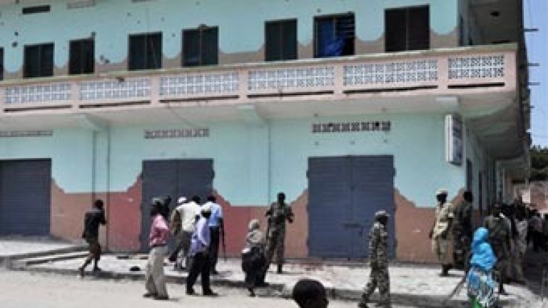 Ислямисти-камикадзе нападнали хотел в Сомалия