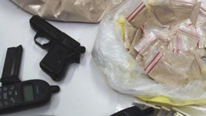 Кокаин, хероин и 17 000 евро иззеха полицаи при спецакция
