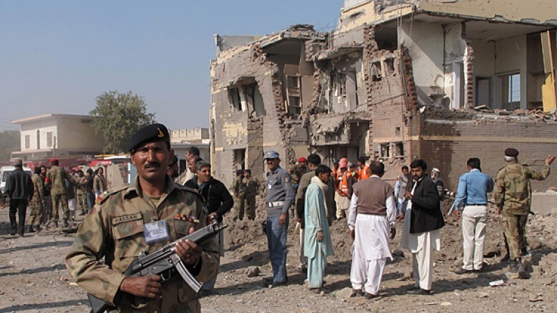 Атентат смля полицейски участък в Пакистан