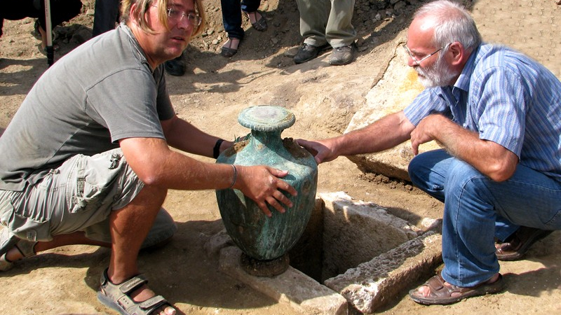 Археолози в Несебър отвориха гробница от IV век пр. н. е.