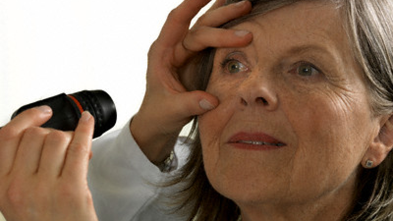 „Мушици“ пред очите говорят за отлепване на ретината