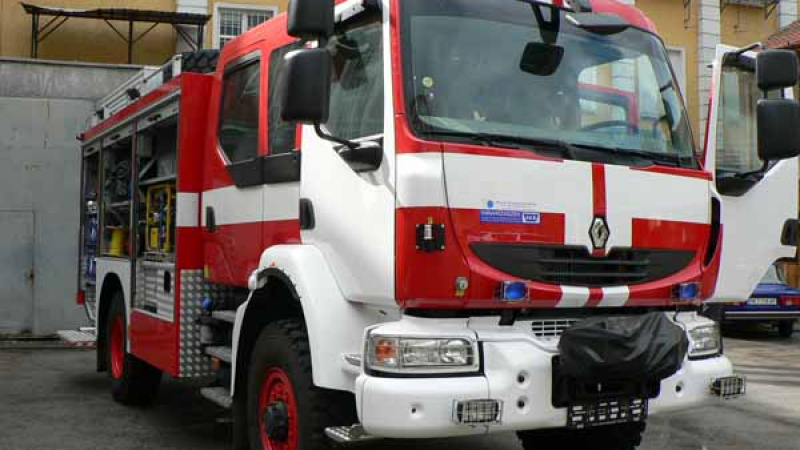 Пожарната събира  разлята киселина в София