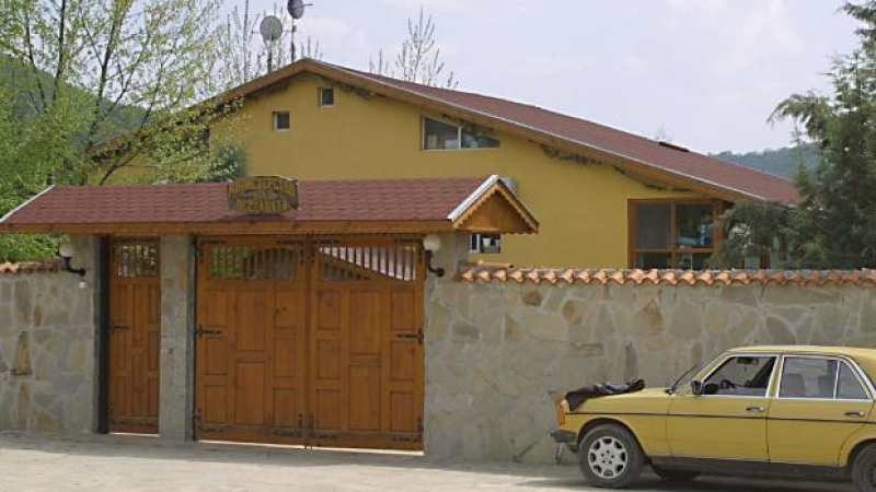 Емнаха митничарските къщи край язовир Ивайловград