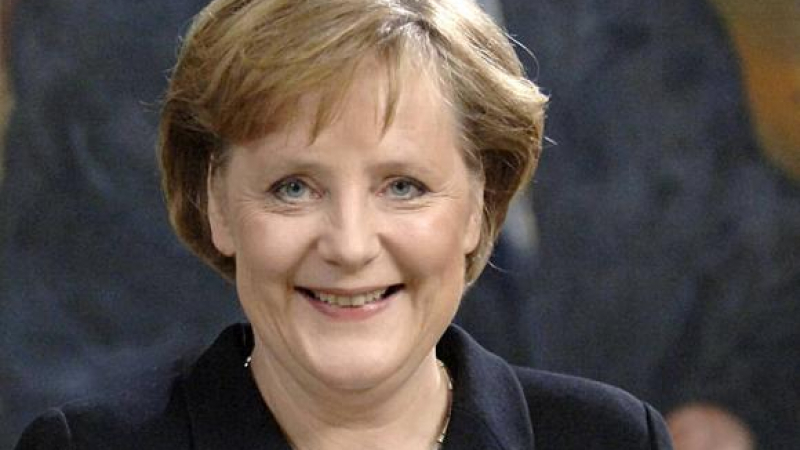 Меркел похвали борбата с престъпността, но се въздържа за Шенген