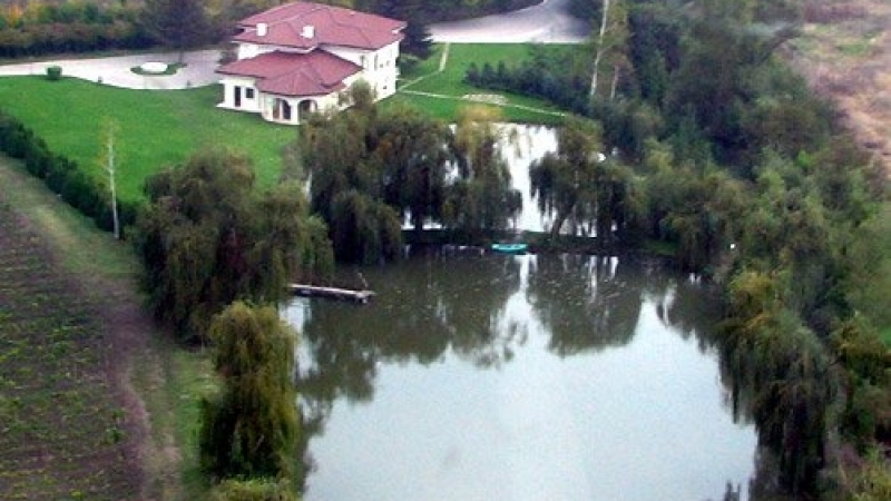 Къщата с езерото била на Стоян Чешмеджиев