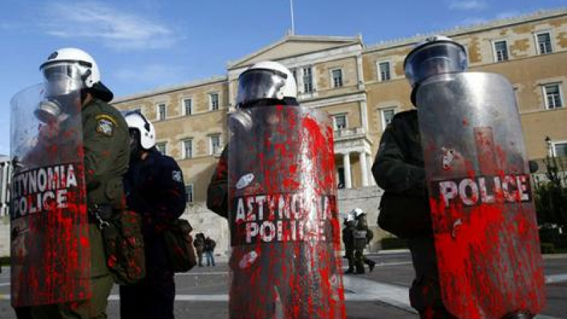 Взривиха контролирано пакет и в чилийското посолство в Атина 