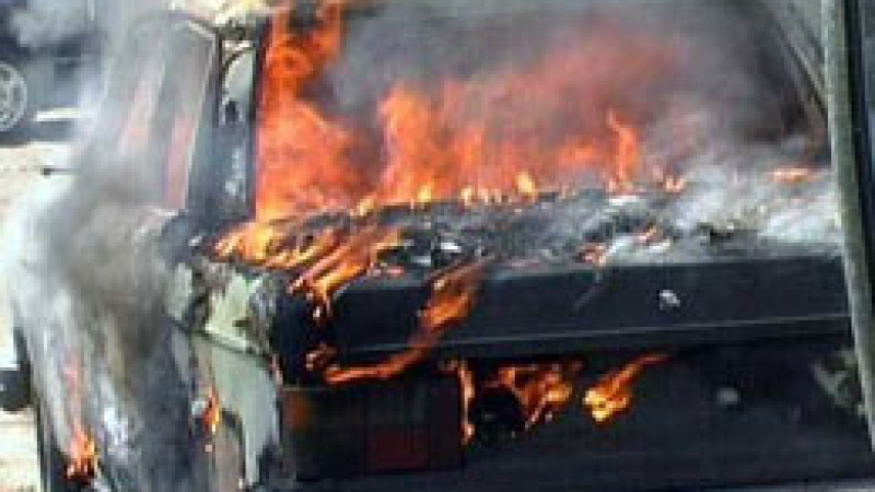 Подпалените 2 коли в Първенец били на активисти на ГЕРБ