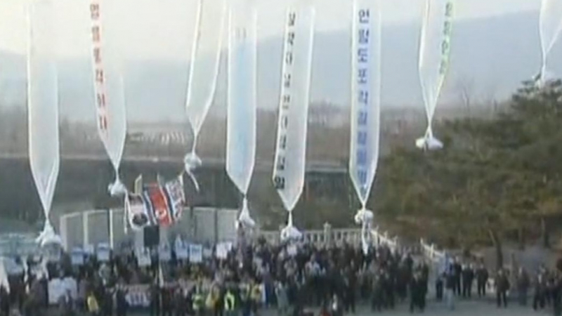 Южнокорейци изпратиха с балони протестни послания до КНДР