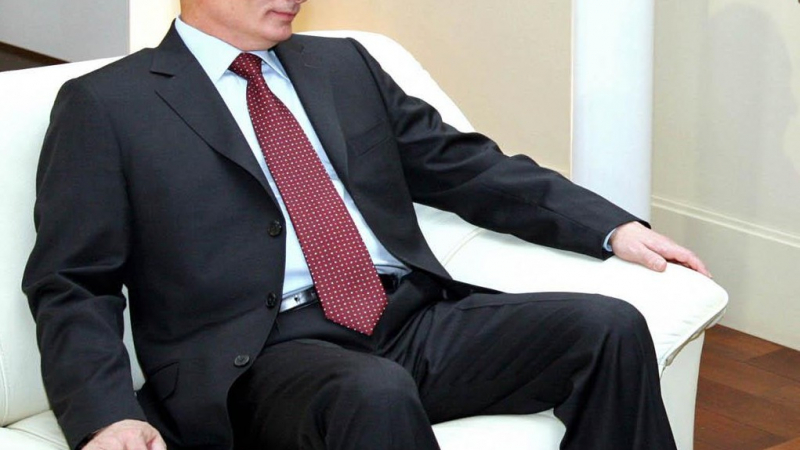 Путин пред Лари Кинг: Сравнението на тандема Медведев-Путин с Батман и Робин е неетично