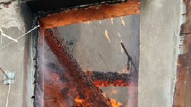Изгоря магазин в Брезник и покрив на къща в кв. Църква 