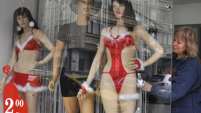 Продават еротично бельо на Снежанка в хасковски бутик