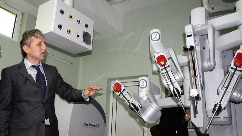100 българки с рак ще се оперират безплатно с робота Да Винчи