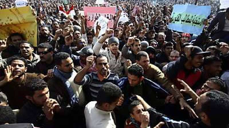 20 000 по улиците в Сана, египетската зараза се разширява