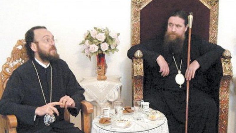 Дим Дуков си направи фотосесия със скандален митрополит