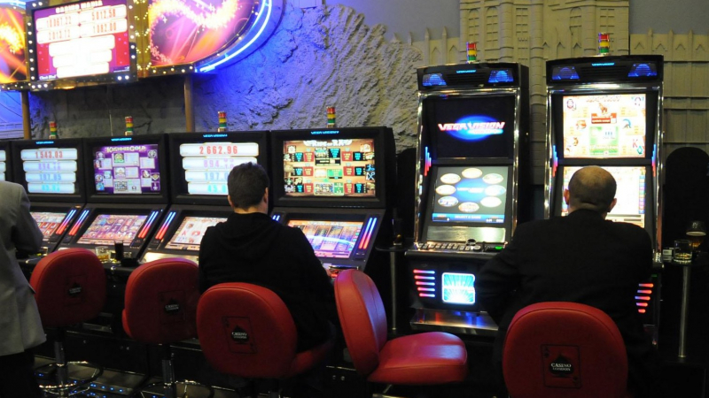  Полицията удари незаконно казино във Варна 