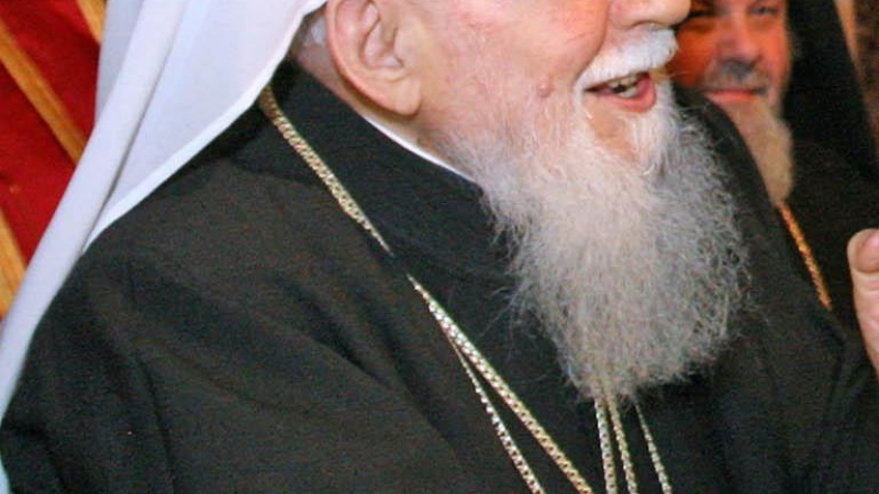 Светият синод към българите: Заявете се като източноправославни   