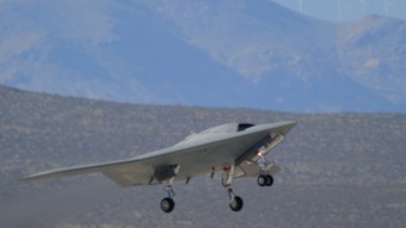 В САЩ изпитват 20-тонен безпилотен палубен самолет
