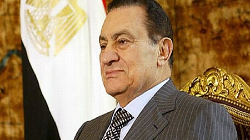 Хосни Мубарак се предава