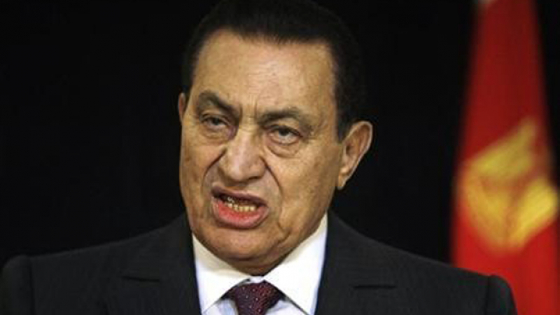 Хосни Мубарак подаде оставка, армията поема властта