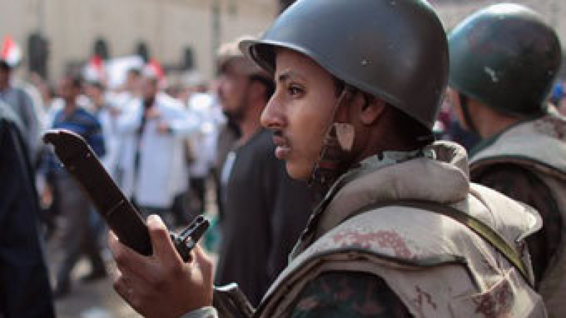 Египетската армия постави условие за отмяна на извънредното положение