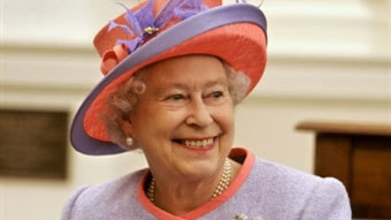 Елизабет II връчи внушителен сватбен подарък на принц Хари и Меган Маркъл