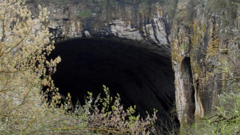 Заловиха убиец, криел се в пещера 