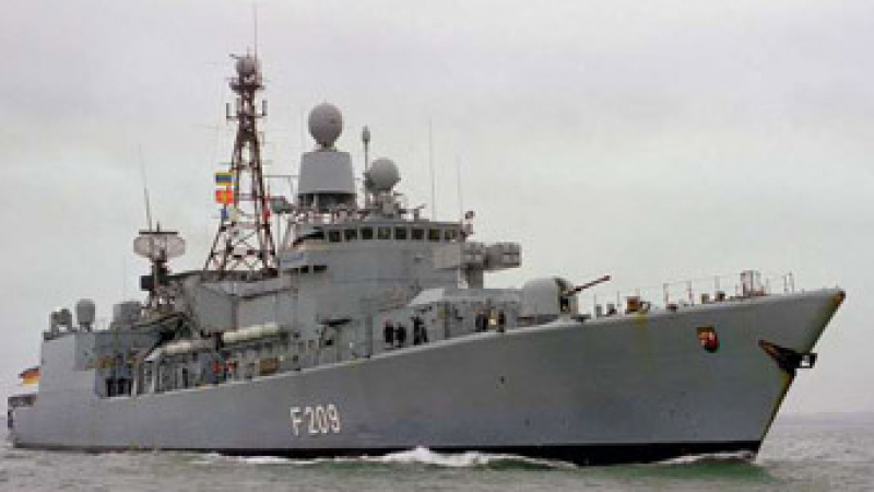 Германия изпратила към Либия три бойни кораби за 160 свои граждани