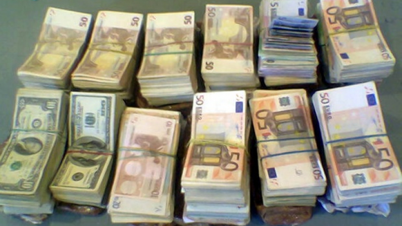 Немски политик краде пари, за да откупи българска проститутка
