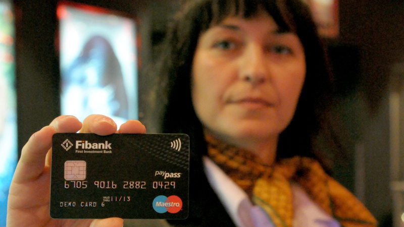 Закопчаха 10 българи за скимиране на банкови карти 