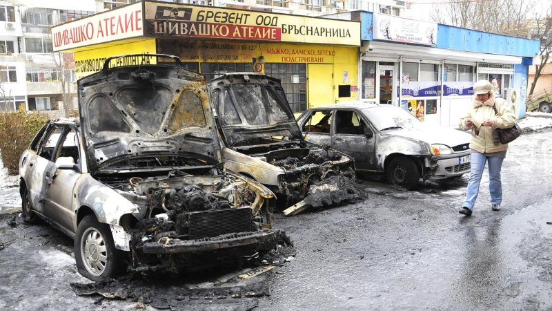Подпалиха три коли в Бургас