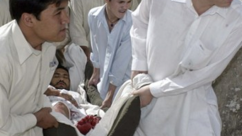 Терорист се взриви на погребение, загинали са най-малко 20 души 