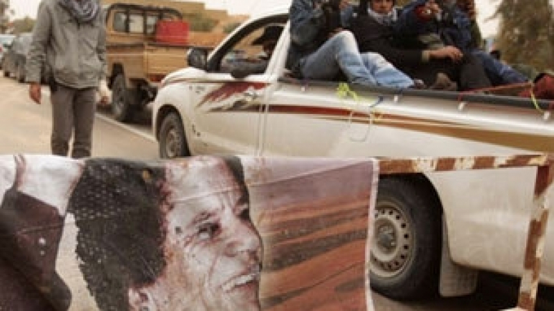 Войските на Кадафи обстрелват Бенгази