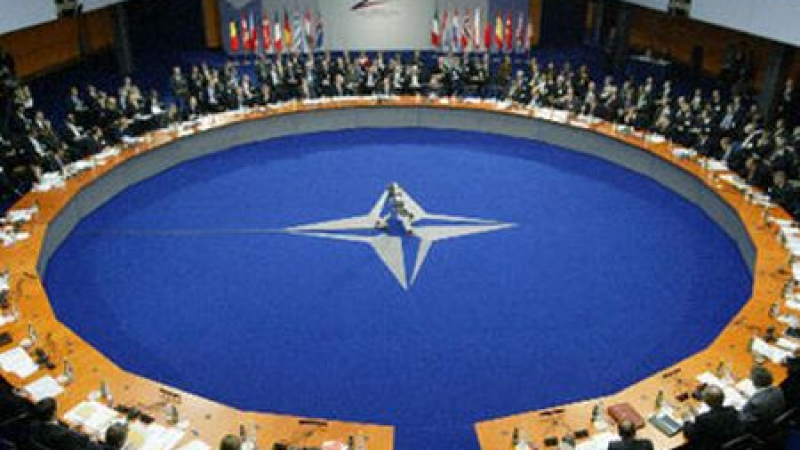 НАТО решава за намесата си в Либия