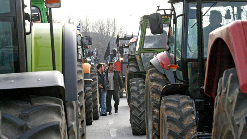 100 агромашини бучаха протестно в Ловешко