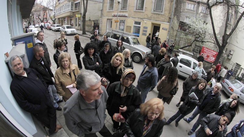 Безработица ли? Опашки за свидетелства за съдимост за нова работа в София