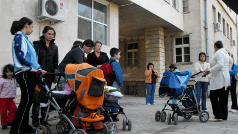 НОИ запорира сметките на 174 майки в Добрич