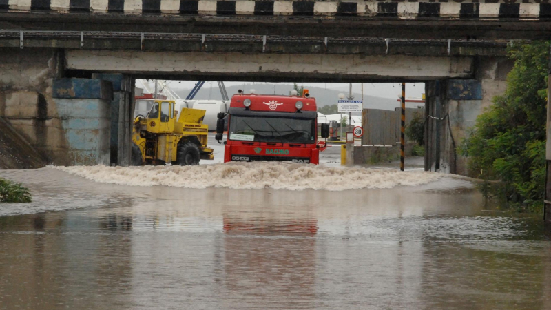 Дъждовен ад дави Бургас