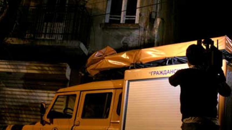 Срути се парапет на балкон, уби един и рани двама в София