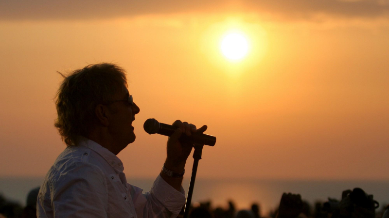 Джон Лоутън пее „Джулай Морнинг” на Камен бряг