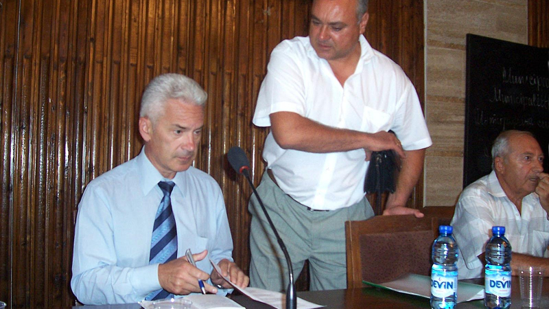 Валентин Николов: Има изтеглен фирмен кредит от офшорките на Сейшелите