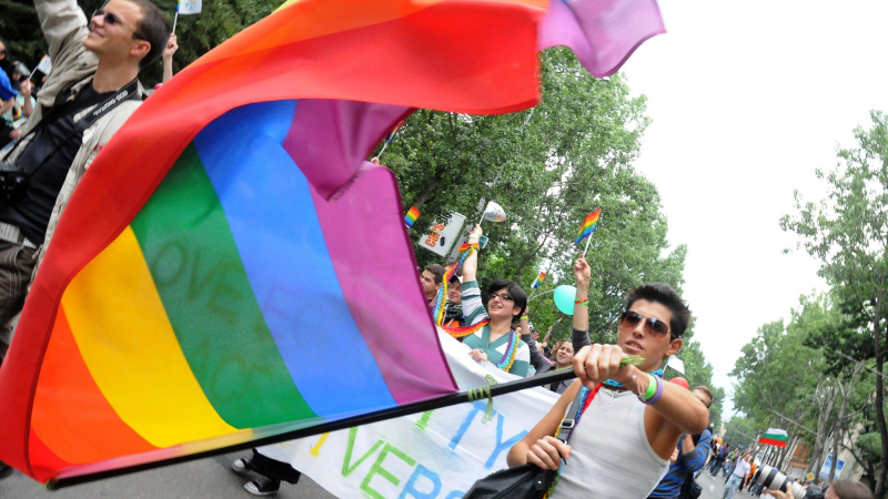 Очакват 1000 на гей-парада в София, чадъри и вериги забранени