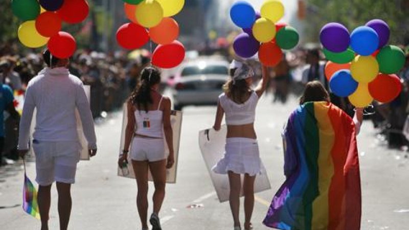 Скандално: Хомосексуалисти дефилират на Задушница 