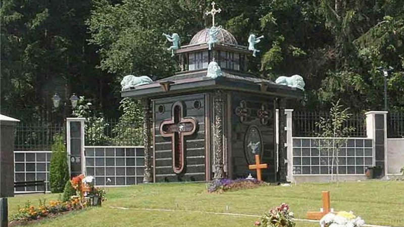 Мутафчийски дава на бартер гробницата си