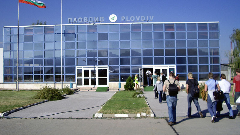 Новият терминал на летище Пловдив се пропука