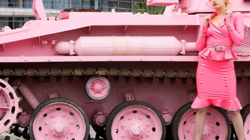 Розов танк в Прага - новата провокация на Давид Черни