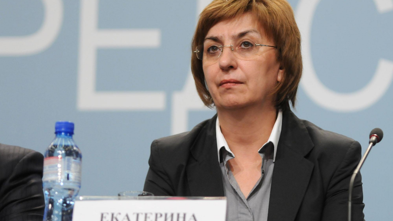 Екатерина Михайлова: Конституционни промени спасяват съдебната система от смърт