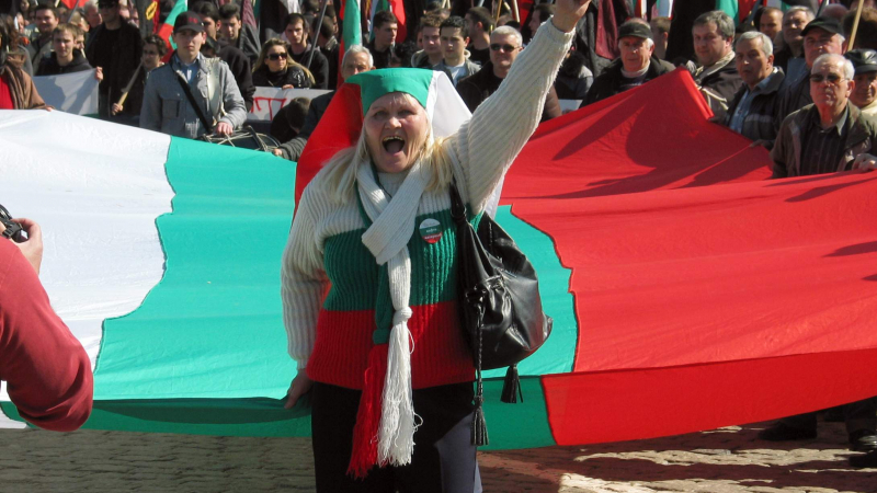 Костадин Костадинов: Изкупуват България чрез офшорки!