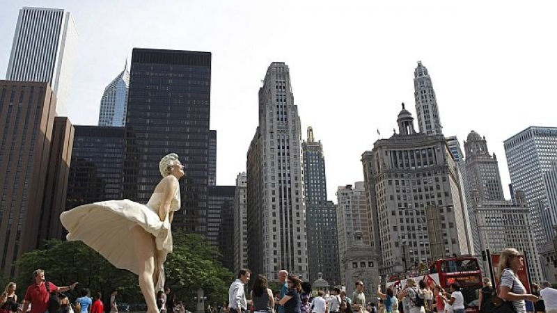 8-метрова Мерилин Монро се появи в Чикаго