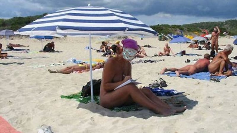 Набиха чикиджия на нудистки плаж